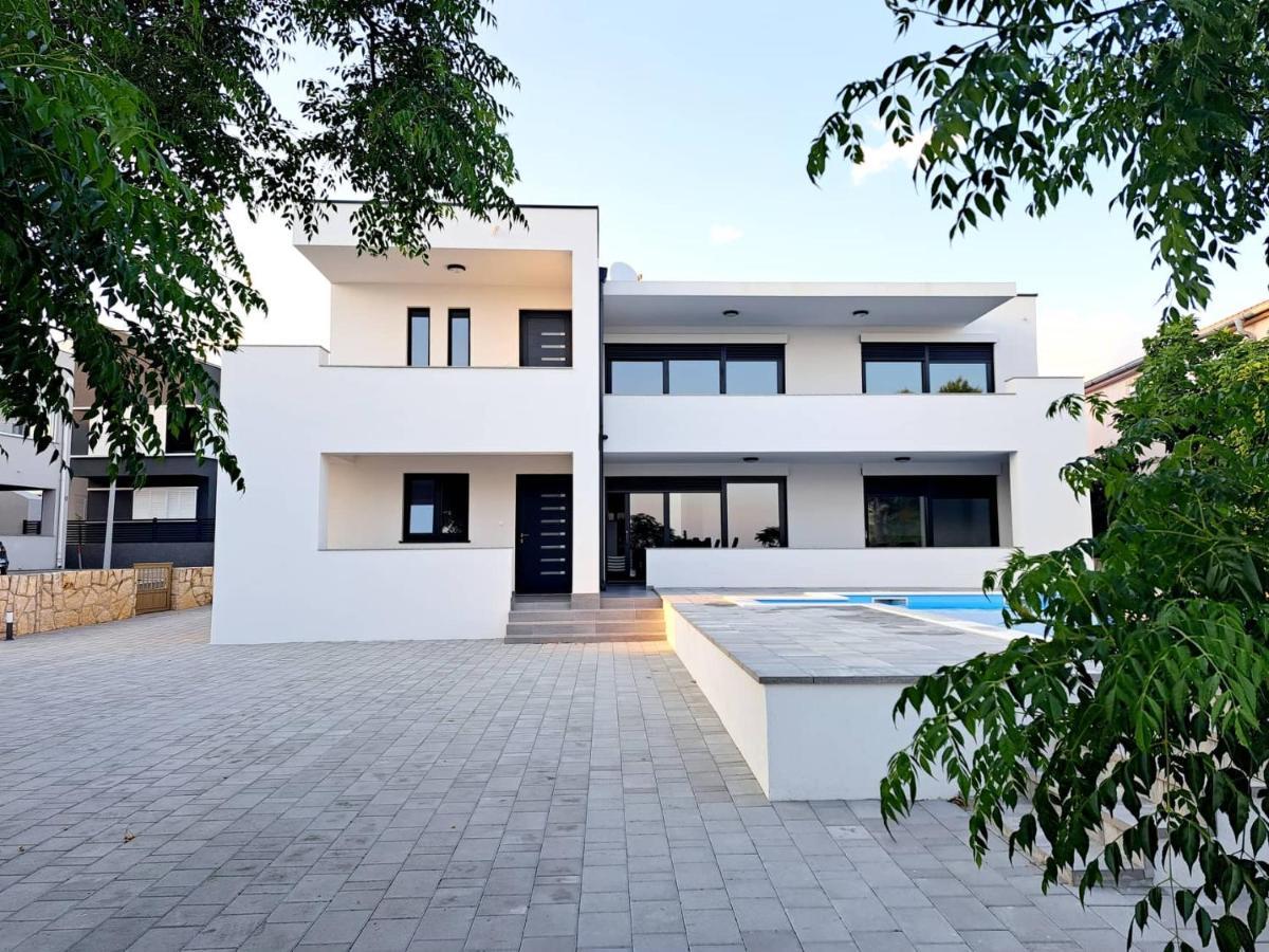 Villa Leptiric Vir Buitenkant foto